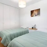 Com 4 בית נופש *