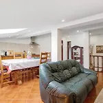Com 4 בית נופש